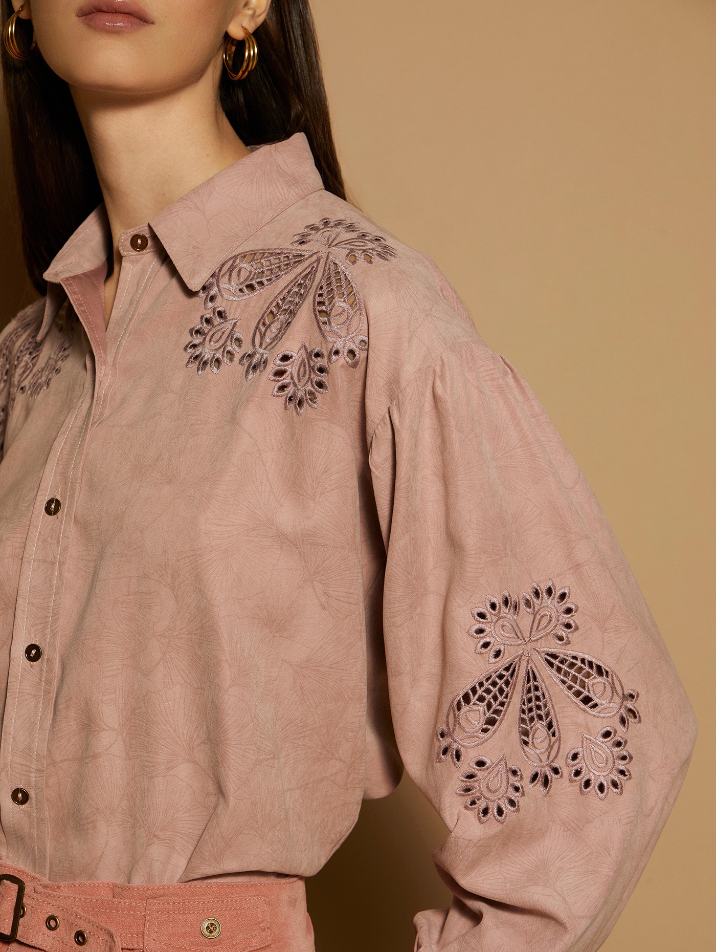 Shirt with die-cut embroidery 1