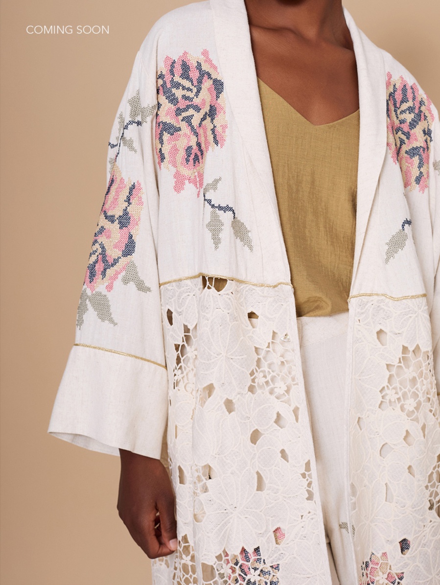 Bi-material kaftan with lace and embroidery