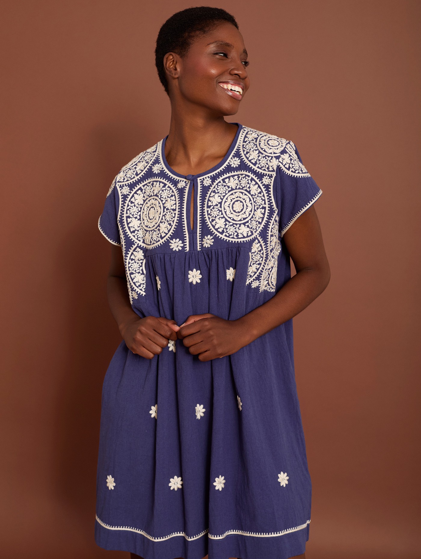 Short embroidered cotton dress 1