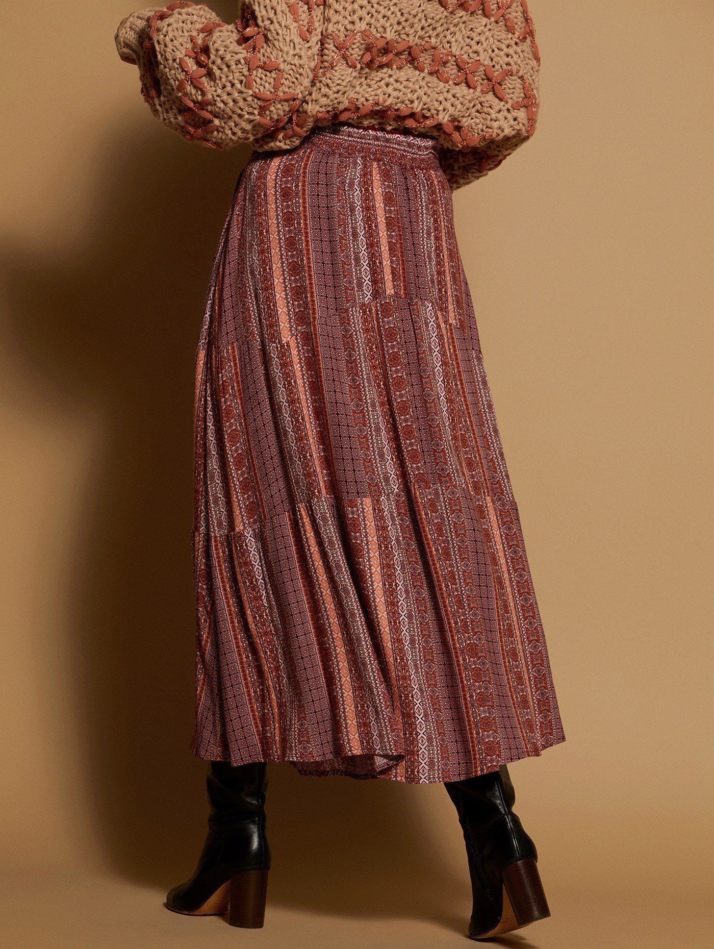 Long skirt with buckles 4