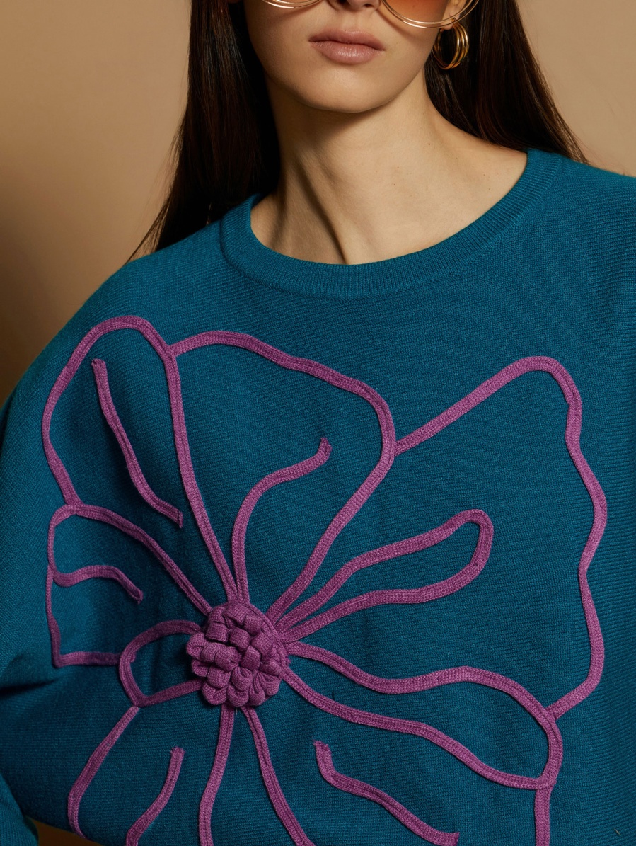 Flower embroidery sweater