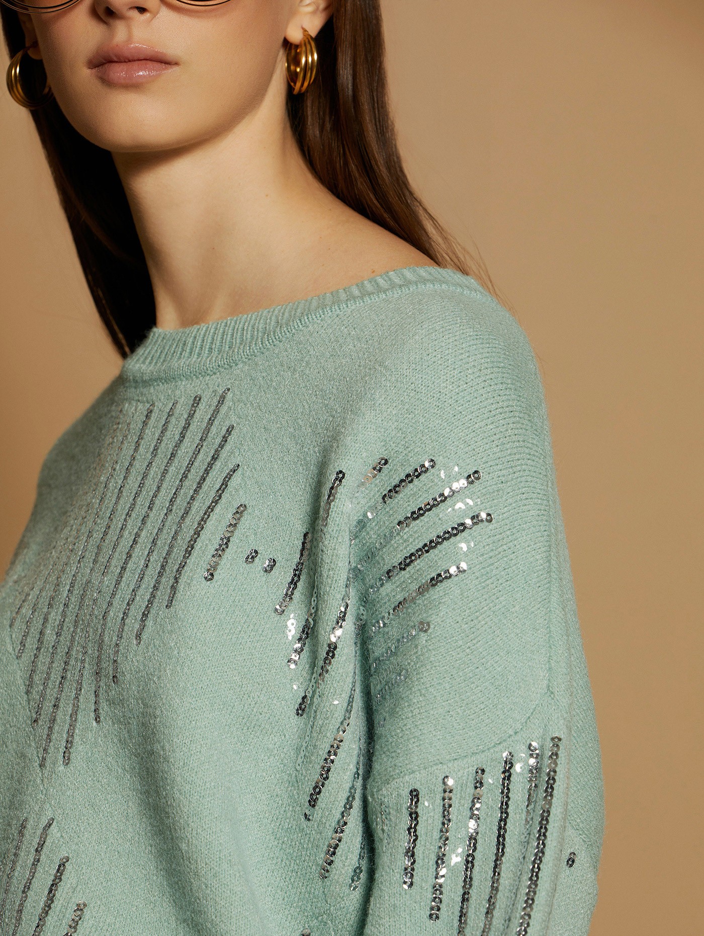 Sequined sweater with diamonds 2