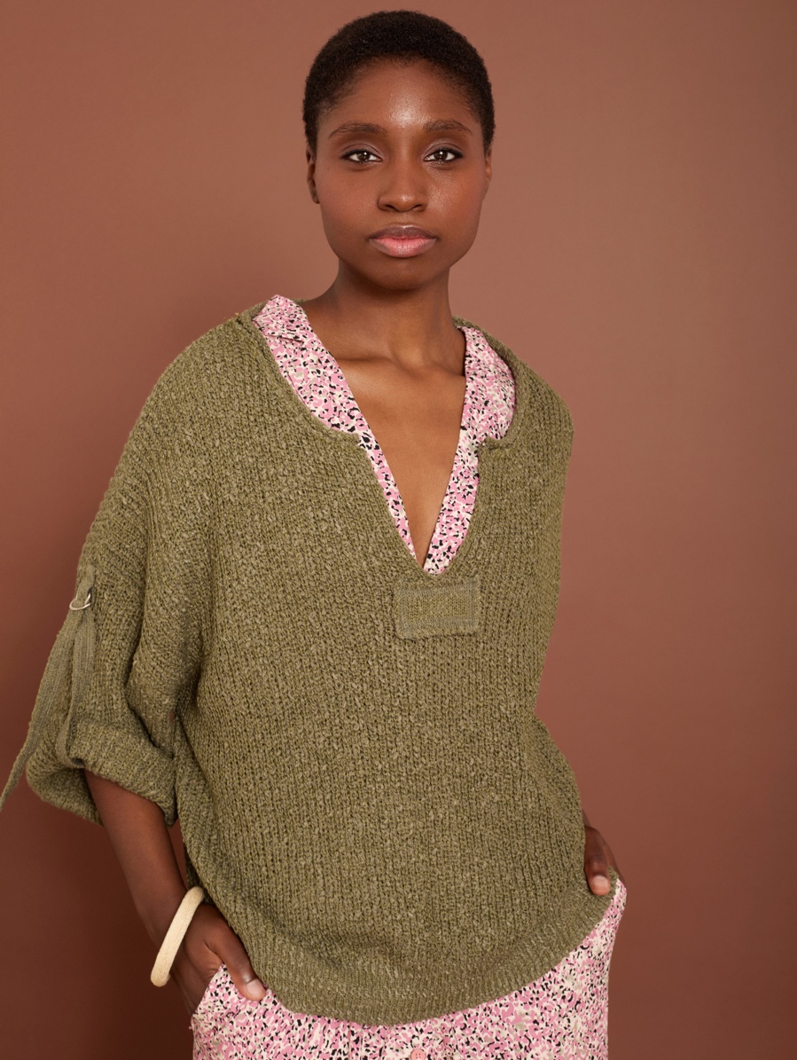 Oversize jumper with buckle