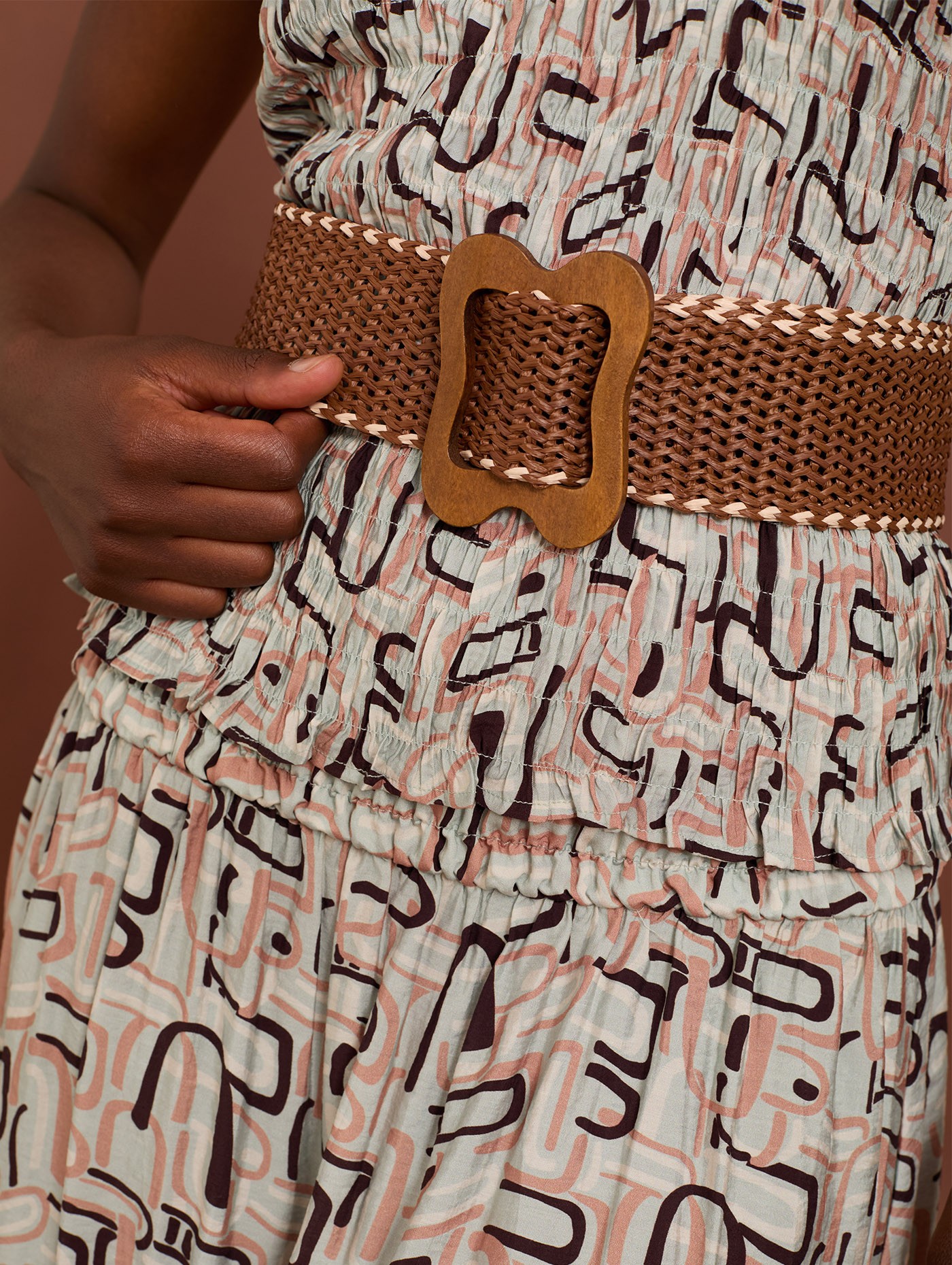 Raffia belt with wooden buckle 2