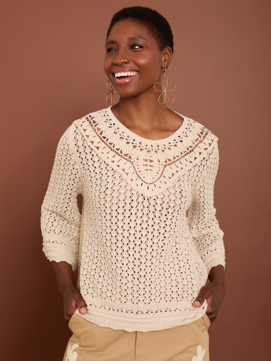 Openwork jumper with guipure collar