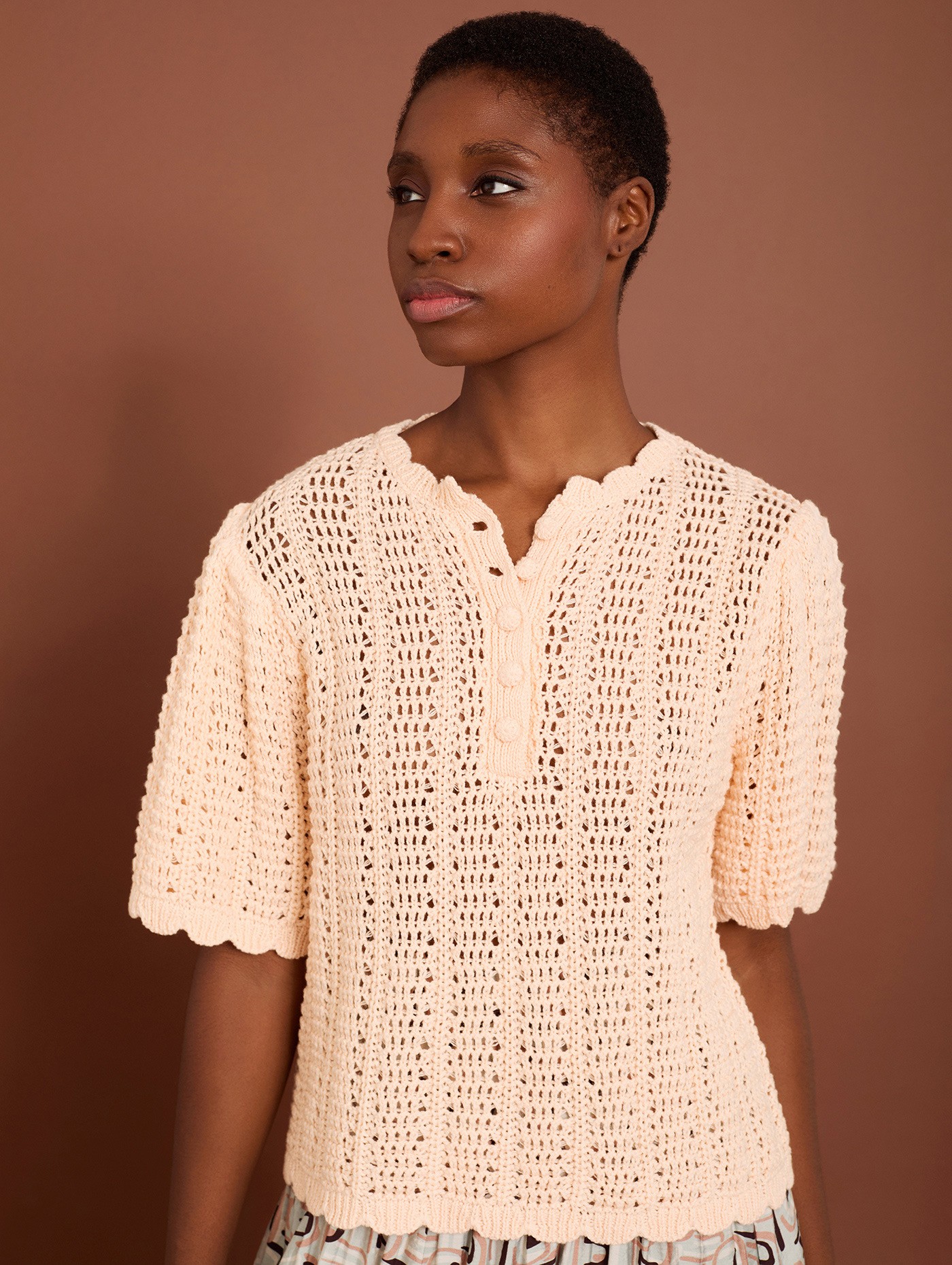 Crochet openwork jumper with ruffled sleeves and buttons 2