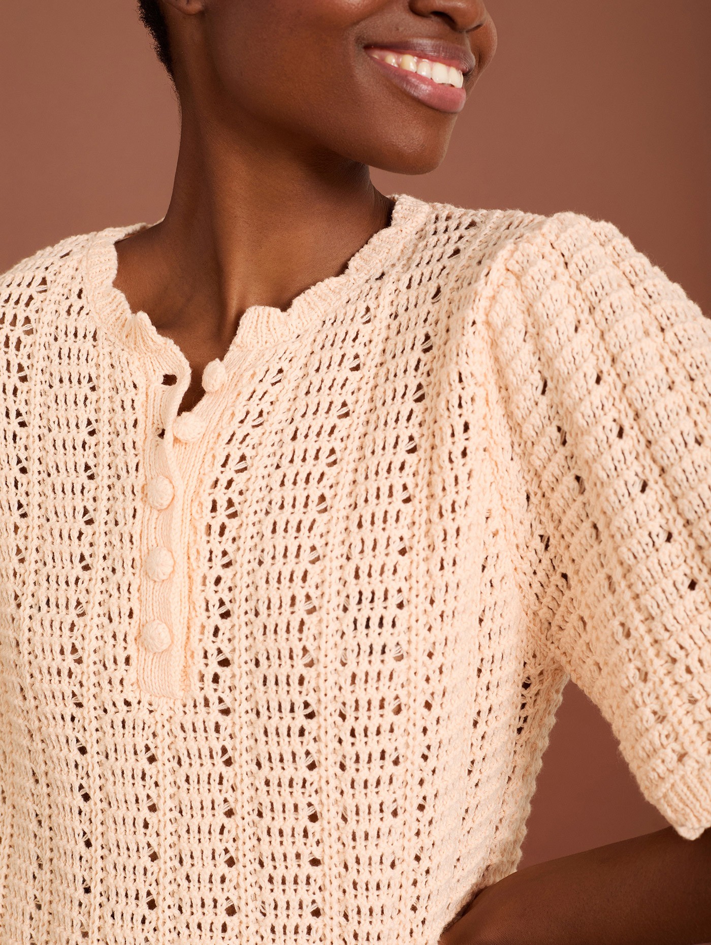 Crochet openwork jumper with ruffled sleeves and buttons 3