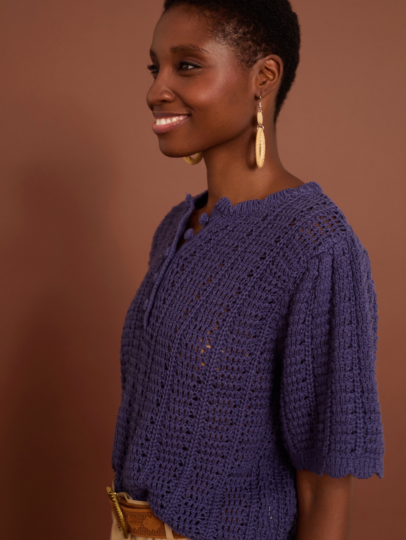 Crochet openwork jumper with ruffled sleeves and buttons 3