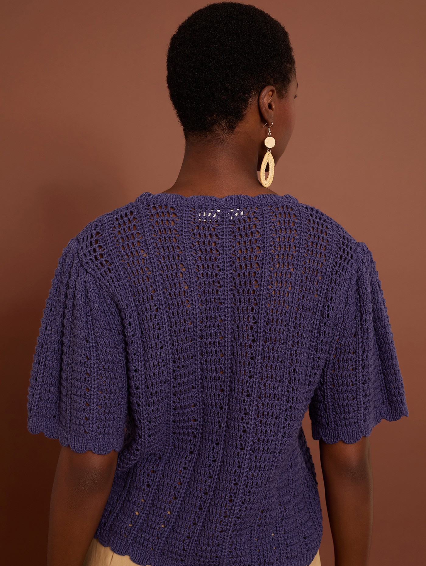 Crochet openwork jumper with ruffled sleeves and buttons 4