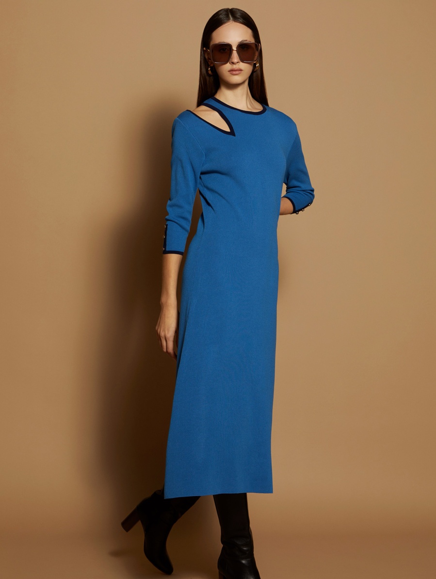 Knit dress with neckline detail