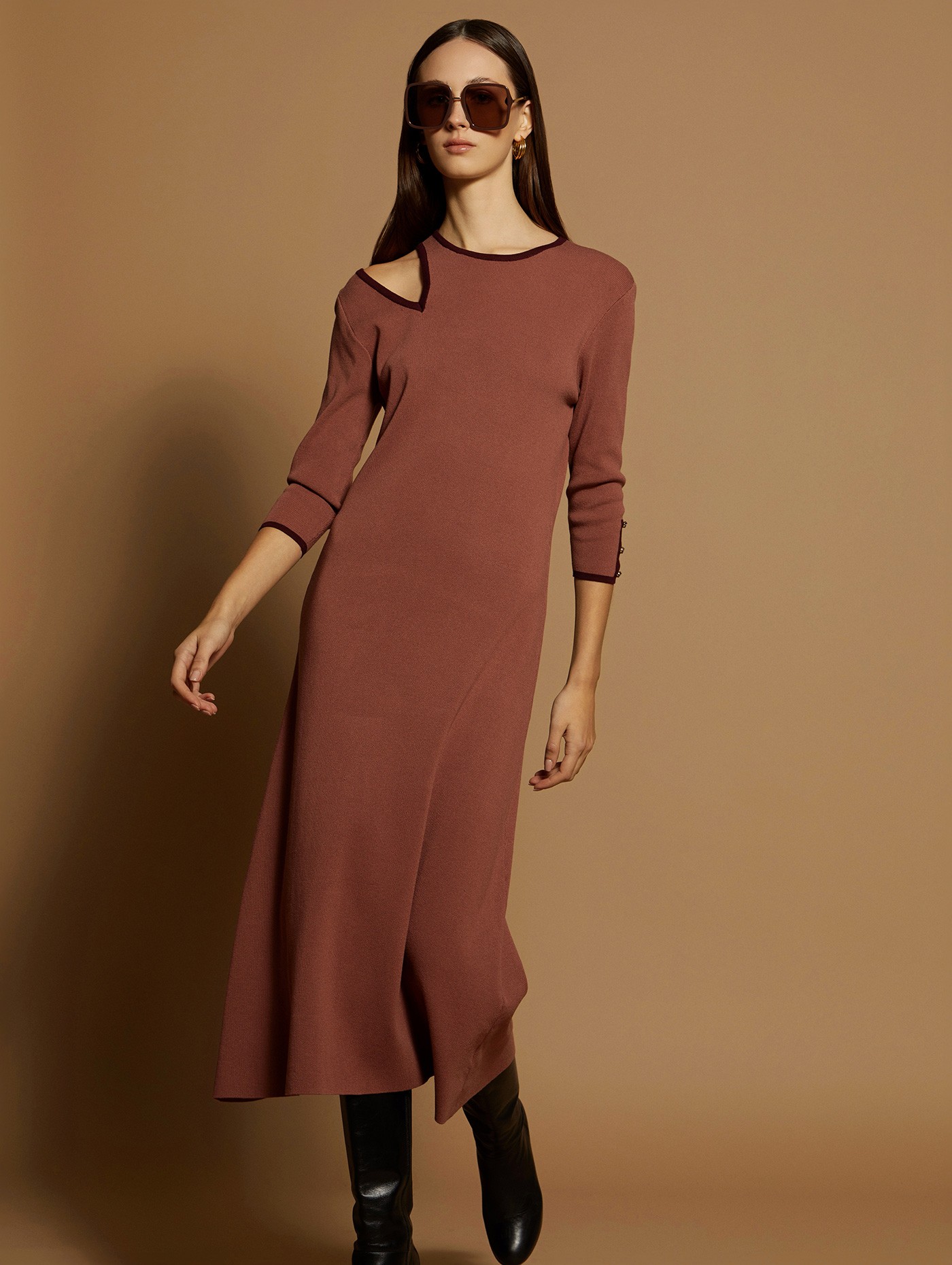 Knit dress with neckline detail 1