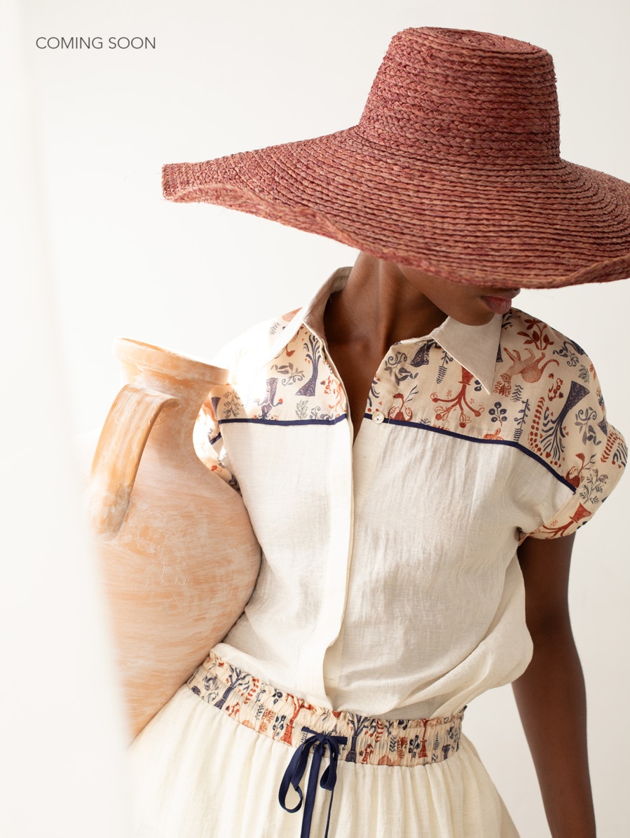 Short-sleeved shirt with totem prints